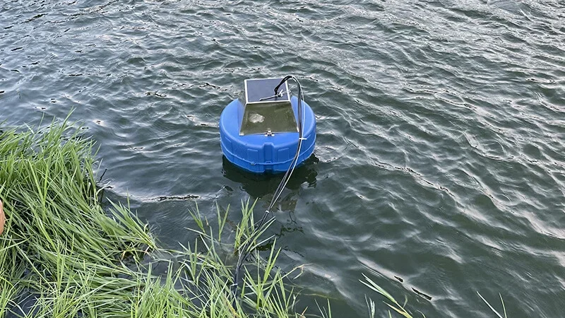 Floating water-quality sensor at the edge of an aquaculture pond