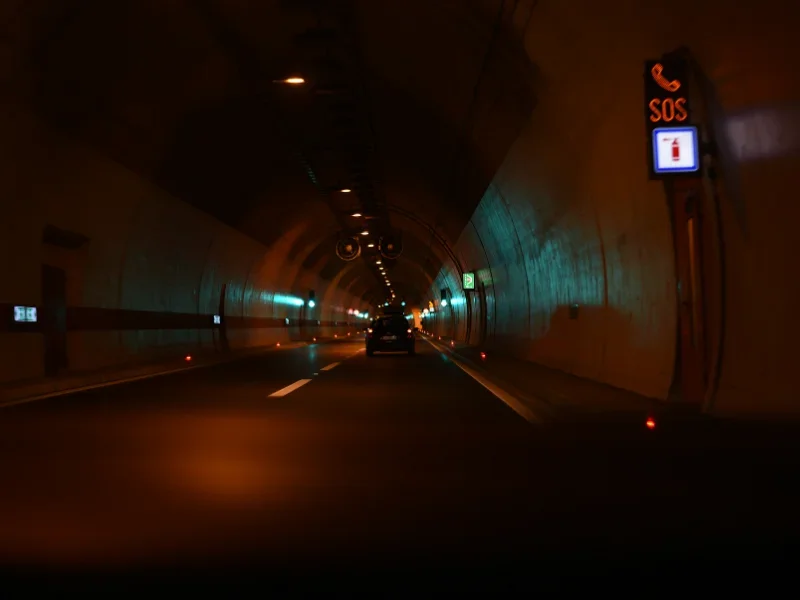 Tunnel monitoring installation