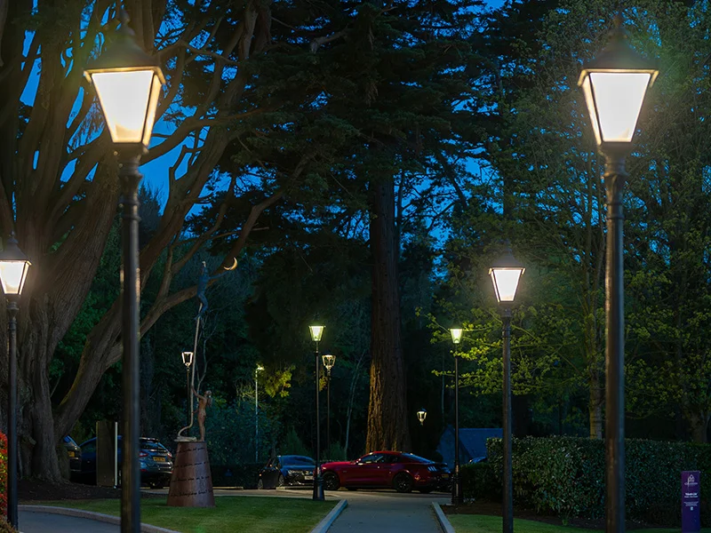 Road / landscape lighting